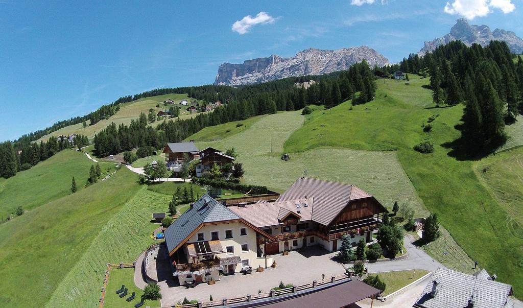 Taela Apartments San Cassiano (Badia) Exterior foto