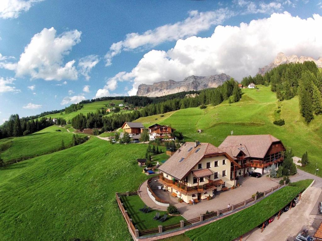 Taela Apartments San Cassiano (Badia) Exterior foto