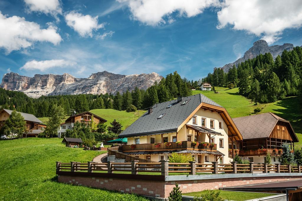 Taela Apartments San Cassiano (Badia) Exterior foto
